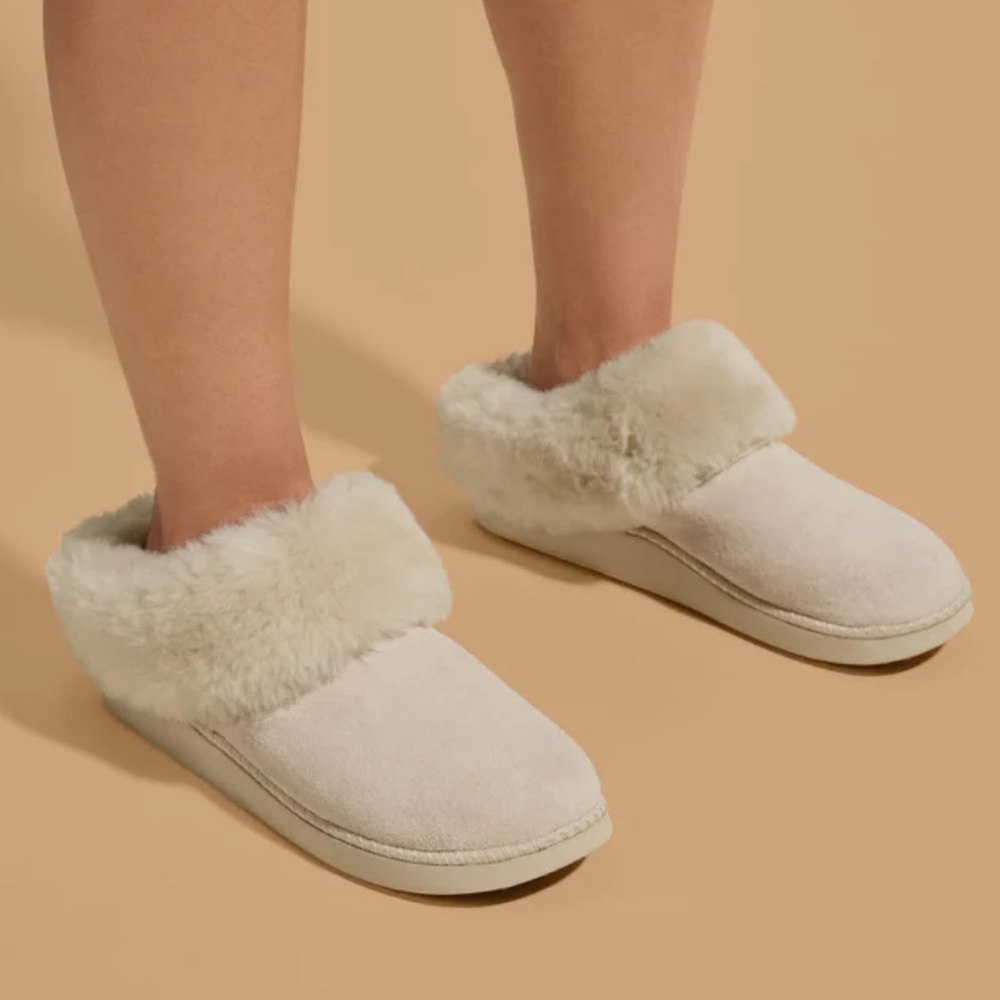 NWOT Olukai Ku’i Indoor Outdoor Slippers Cozy Cream Fur-Lined Women's Slippers